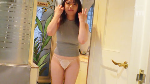 清纯的现役女护士 她却是个M係…大肉棒把喉咙跟鲍鱼都插好插満！口水直流 反乱狂AV出道。 梦川穗乃香__001