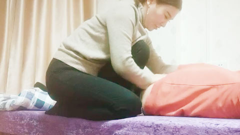 迷妹推荐--超有女人味的人妻，大白臀，骚穴水汪汪，浑身散发荷尔蒙气息，鸡巴一插进去就开始浪叫，舒爽一炮精彩