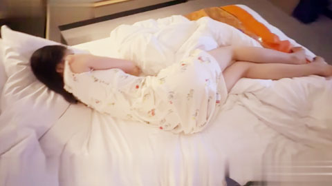 迷妹推荐--封神颜值身材，“好喜欢，好喜欢好快！待会儿射我嘴巴里～”