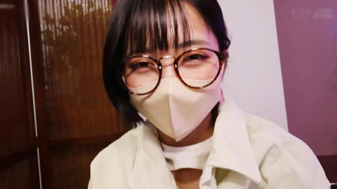 激烈的强奸：利用通过拍摄自己来赚取零用钱的女大学生的弱点的性现场直播_001