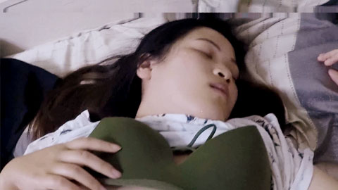 迷妹推荐--报复白嫩漂亮女友劈腿偷情_把漂亮美乳女友迷晕随便把玩_