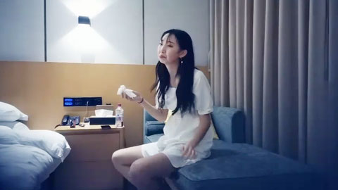 迷妹推荐--白裙长腿妹子，身上舔弄口交舔逼翘起屁股后入猛操