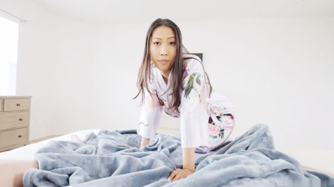 极品爆乳肥臀亚裔李淑娟乱伦剧情继母早晨叫儿子起床趁着爸爸不在非要干一炮才起来中出内射