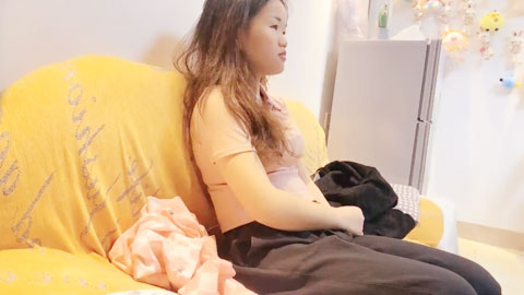 迷妹推荐--20岁小美女，干湿床单，小骚逼今晚遭老罪了