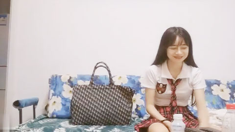 迷妹推荐--暑假期间都是身材丰满又粉嫩的学生妹，完全操不腻的那种