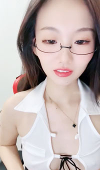 极品反差眼镜妹，你能受得住不，骚姐姐直播间大尺度激情裸舞