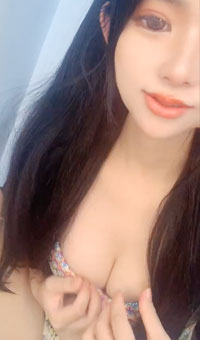 大眼纯妹掰粉穴 道具自慰~流白浆