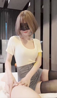 黑丝高跟，嘴巴叼着胸罩被操到吐舌头，口交拉丝，内射后帮鸡巴舔干净，全是加暴击的行为！