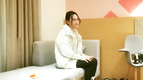 迷妹推荐--白衣可爱型小美女，美腿翘臀，温柔配合，激情啪啪干爽