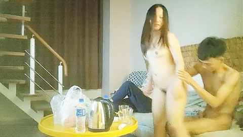 迷妹推荐--小情侣20岁！金丹加持，绿帽男拍摄，刺激