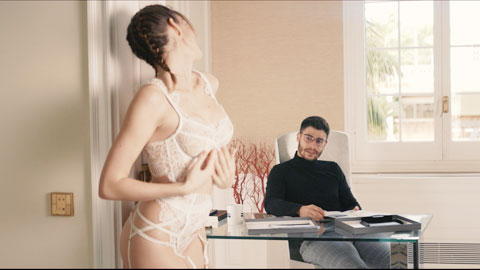 保姆勾引独居老板