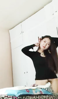 忍不住了，花了200块钱，让他无套口，让他躺那按摩床操，后入她，发泄心中的不爽