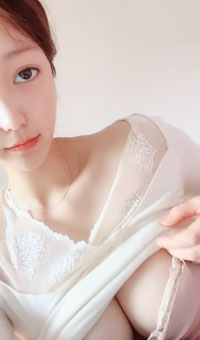 哭了的小十九 大胸学生萌妹 趁舍友不在 在宿舍自慰发骚