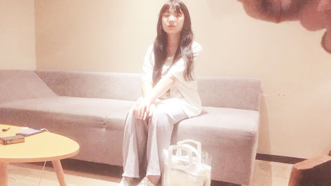 迷妹推荐--青涩乖巧小姐姐JK制服搭黑丝口交还不习惯但很认真全程给人贴心小女友般的感觉