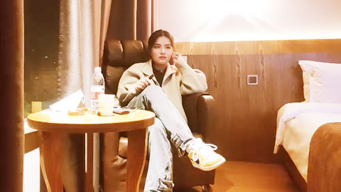 迷妹推荐--几千块约的气质良家少妇被房间的网友讽刺