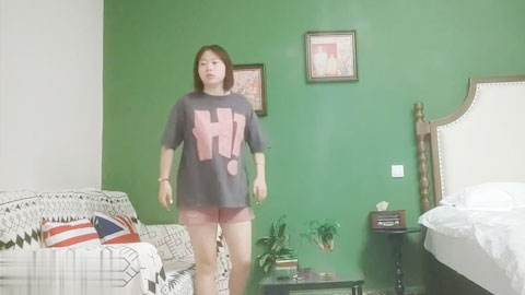 迷妹推荐--良家少妇❤️酒店开房胸大水必多喜欢被后入悄悄记录做爱全过程_反差偷拍