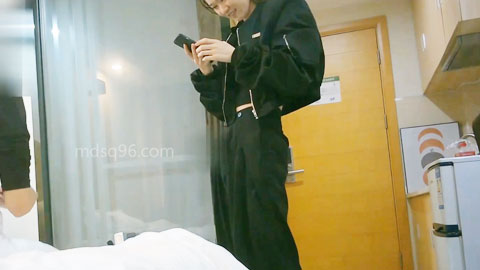 迷妹推荐--肤白貌美极品模特黑丝美腿苗条身材