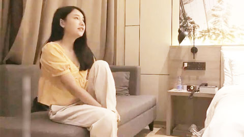 迷妹推荐--黄衣修身丰满好身材柔柔小姐姐跨坐在腿上这肉感销魂欲望立马狂涨硬邦邦骑上去啪啪起伏套弄噗嗤快感