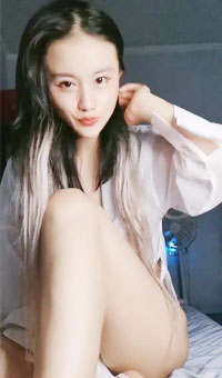 175大长腿女神【吃蜜蜂的小老鼠】房间里裸聊