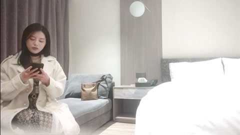 迷妹推荐--美腿长裙坐身上揉胸