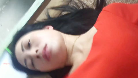 迷妹推荐--美容院离异的熟女老板娘，毛发旺盛性欲很强，听对话应该是很长时间没有滋润了，身材保养的不错，这种熟女谁能不喜欢