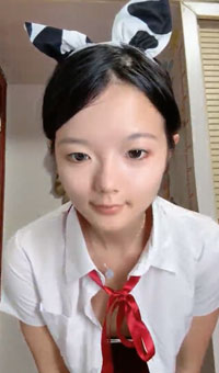 刚成年嫩妹 毛都没长全就出来赚钱 挺会玩~哗哗喷