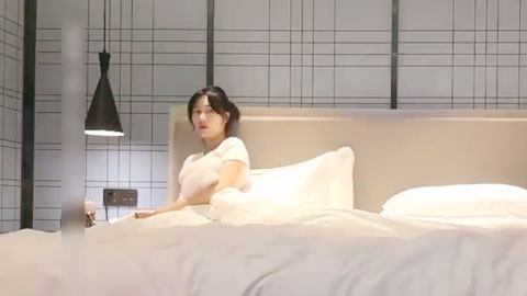 迷妹推荐--紧身T恤小姐姐白皙肉体前凸后翘很显身材特别让人性奋抓住奶子揉捏舔吸啪啪大力操穴娇吟喘息真极品【水印】