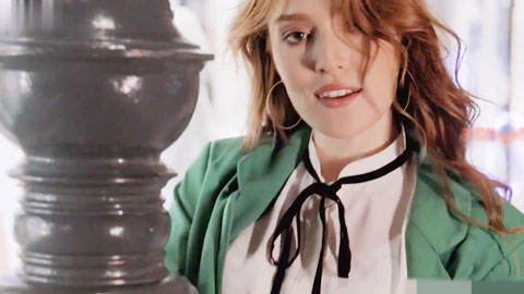 双穴齐操白皙苗条美丽少女