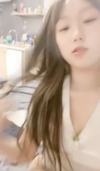 漂亮学妹扣穴自慰 爽出白浆