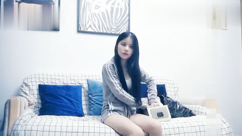 迷妹推荐--网约大一兼职学生妹，清纯校花高颜值，沙发舔抠啪啪女神真刺激