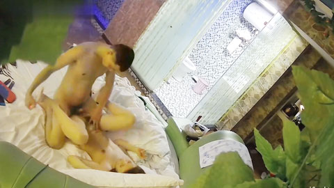 迷妹推荐--偷拍模特身材美女和男友道具助兴六九互舔~狂插逼逼妹子大声尖叫