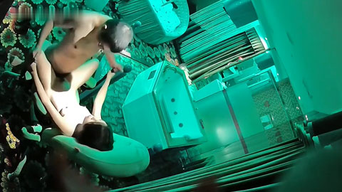 迷妹推荐--炮房偷拍两对炮友体验销魂性爱椅上啪啪的感觉