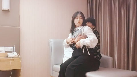 迷妹推荐--青春美眉 你好会啊我不行了不要再摸了想肉肉 你怎么这么大 那是屁眼 说话很可爱的妹子