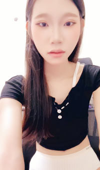 高挑骨感清纯眼镜妹下海！脱光光掰开粉逼~