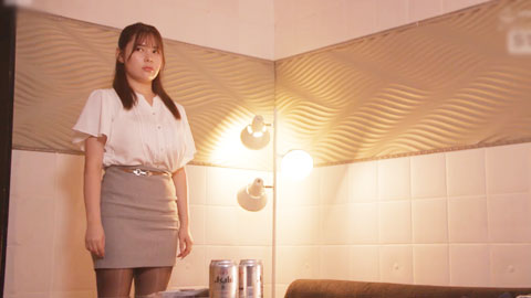 巨乳高潮NTR 拥有J罩杯爆乳的写真偶像，面对满嘴尖酸刻薄还死缠烂打的权力性骚中年上司_001