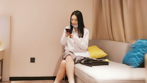 迷妹推荐--酒店约清纯学妹,身材苗条，修长美腿，火车便当抱着操