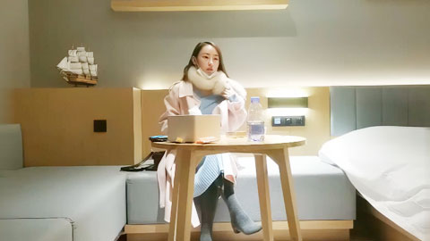 迷妹推荐--约了个外套长裙苗条妹子啪啪，口交舔弄上位骑坐后入大力抽插猛操