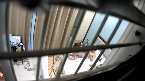 迷妹推荐--学生情侣酒店开房打游戏操逼瘦小伙战斗力不行白瞎了如此丰满可爱的姑娘