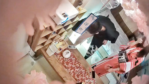 迷妹推荐--情趣酒店日式主题房摄像头偷拍情侣啪啪一炮中途休息穿上和服研究房间里的日本玩意--01