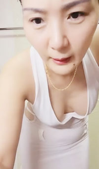 假面熟女直播热舞吗，不过还给看看逼，不过没有什么自慰，无趣