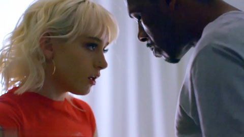 欧美经典金发女郎想要和陌生人的黑人鸡巴做爱后入！