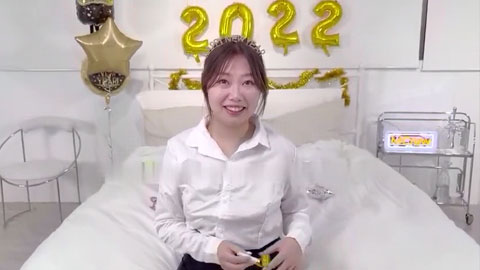 迷妹推荐--花重金约来公司美女职员挑战一次打十个男人❤️没想到第一轮就撑不住了！