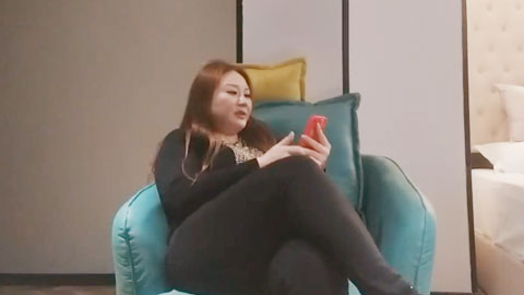 迷妹推荐--今夜母子乱伦场，大胸骚姐姐风情万种，欲望强烈一般人搞不定