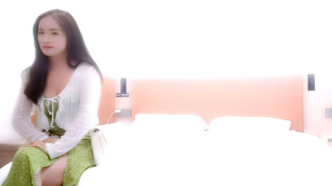 迷妹推荐--今夜的小姐姐挺漂亮，良家感十足，身材好奶子也大，爱笑亲和力强