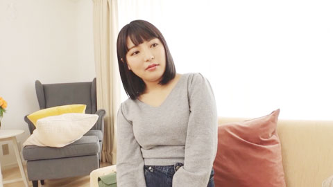 不知道目光该放哪里。不知道是不是察觉到我心跳加速而无防备午睡