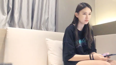 迷妹推荐--黑色宽松T恤超短裙小姐姐这风情顶不住立马让人鸡巴硬邦邦_大长腿跨坐在鸡巴上起伏套弄娇吟连连射