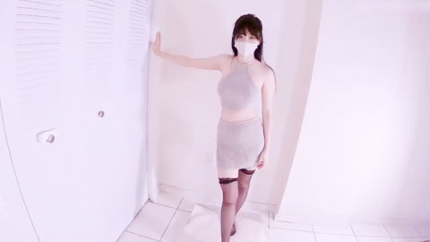 迷妹推荐--极品黑丝女神白虎巨乳翘臀骑乘猛坐太敏感插几下就高潮碰水！