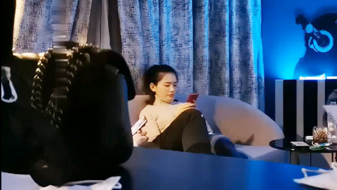 迷妹推荐--甜美大学生小姐姐修身毛衣风情十足胸前饱满前凸后翘鸡巴立马硬邦邦软软大屁股迎合套弄啪啪大声呻吟