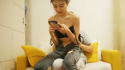 迷妹推荐--高价约炮东北口音苗条外围女故意把套弄掉内射人家逼里被索赔2000元