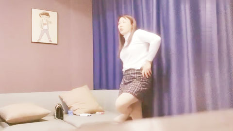 迷妹推荐--偷拍兼职少妇，风骚有情调做爱投入，健谈配合不虚此行